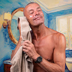 mannen scheren de baard voor het goede doel