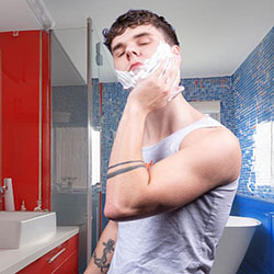 mannen scheren de baard voor het goede doel